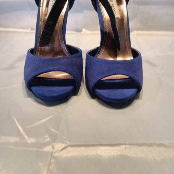 Heel Shoes - Picture 2 of 9